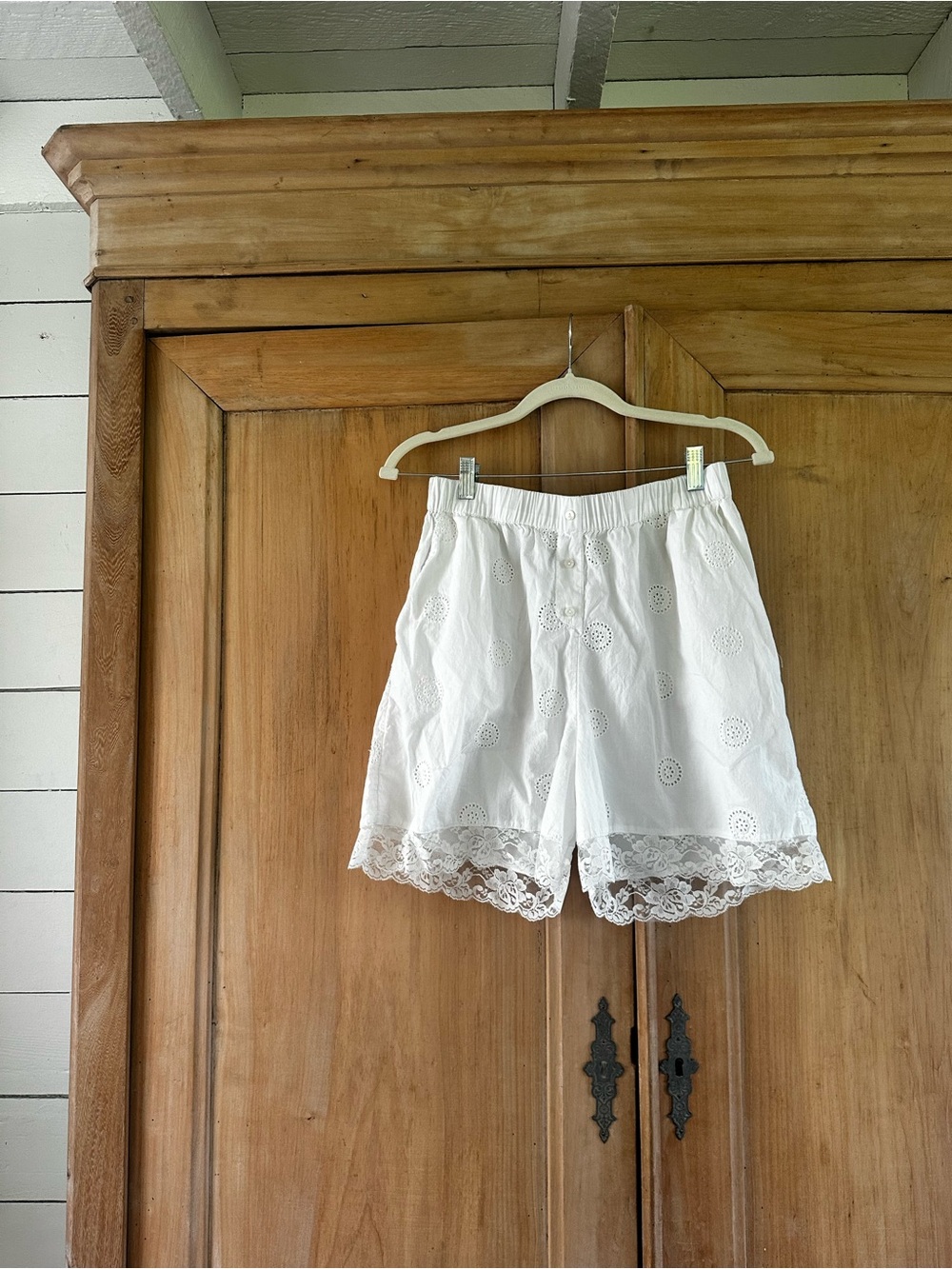 Anthropologie 100% Cotton Lace Trim Shorts - Size small